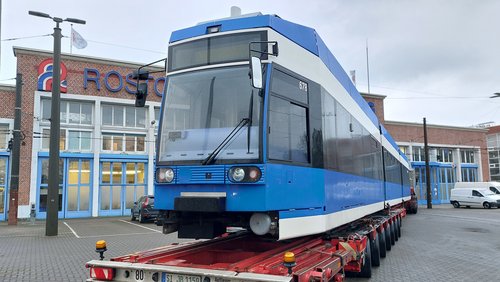 Die erste sanierte Bahn ist zurück in Rostock! Die erste sanierte Bahn ist zurück in Rostock!